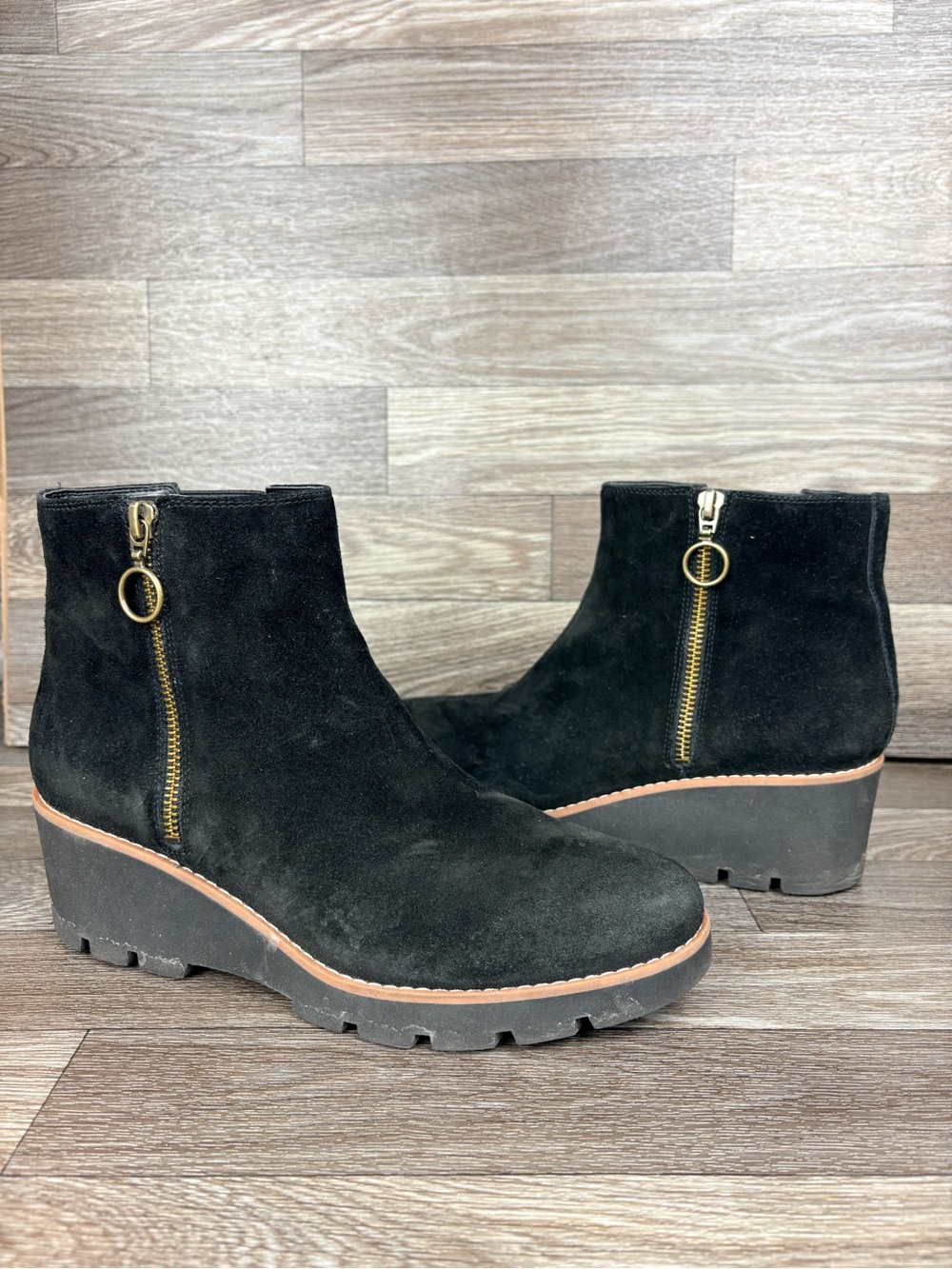 Vionic Hazal Water-Repellent Wedge Bootie Black Suede Side Zip Lug Sole Sz 9